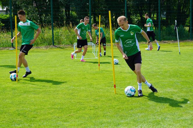 Piłkarze GKS-u Bełchatów wznowili treningi. Na pierwszych zajęciach pojawiła się garstka zawodników
