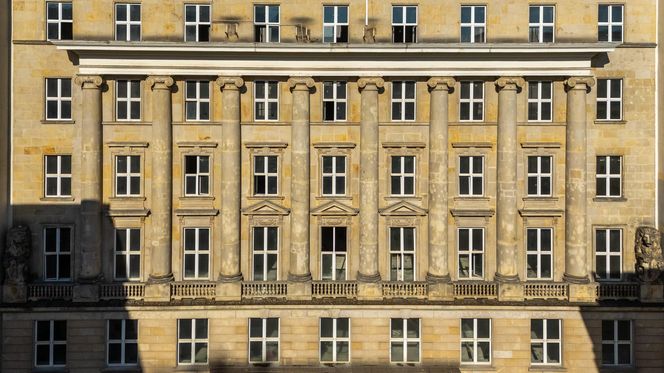 Kamienica na ul. Moniuszki 8 w Warszawie