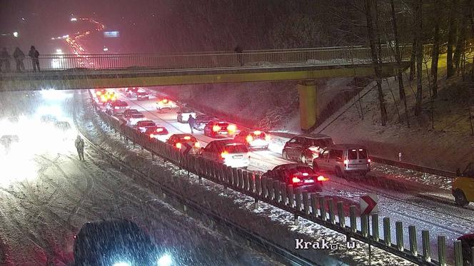 Polacy wracają z podróży służbowych. Zakopianka utonęła w korkach! [WIDEO]