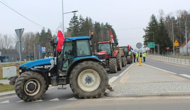 Protest rolników 20 marca. Blokada dróg m.in. w Dywitach i Olsztynku. Policja pilnuje bezpieczeństwa
