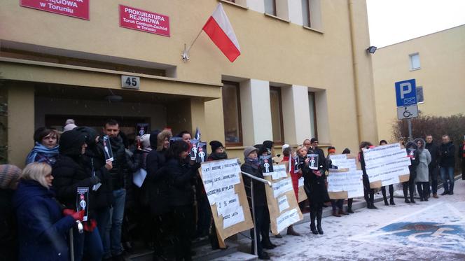 Protest przed prokuraturą w Toruniu - 20 grudnia