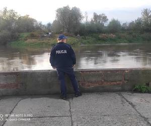 Małopolscy policjanci walczą z powodzią. W tych powiatach sytuacja wygląda najgorzej