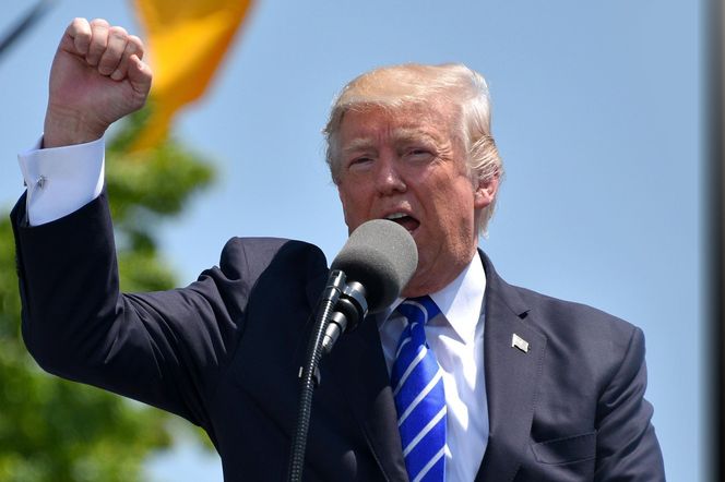 Na co choruje Donald Trump? Zdjęcia jego dłoni wywołały falę spekulacji