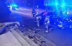 Tarnów. 75-latek wjechał samochodem w komisariat policji. Dwie osoby w szpitalu