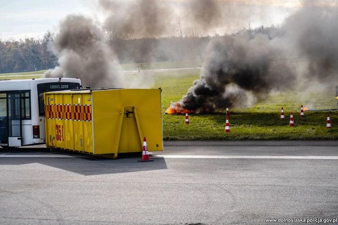 Wrocław. Ćwiczenia na terenie Portu Lotniczego im. Mikołaja Kopernika [ZDJĘCIA].