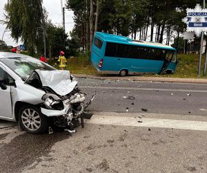 Zderzenie osobówki z autobusem w Lędzinach