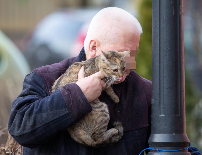 Kot fajtłapa wezwał strażaków.