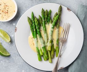 Z jakim sosem szparagi smakują najlepiej? Oto 7 sprawdzonych hitów