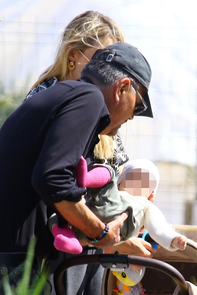 Krzysztof Ibisz je żonie z ręki