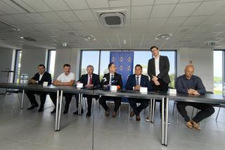 Podpisanie umowy na rozbudowę stadionu piłkarskiego w Mościcach