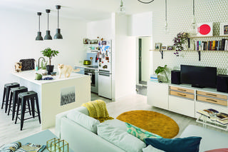 Przytulne, jasne mieszkanie z kolorowymi akcentami. 42 m² w stylu skandynawskim