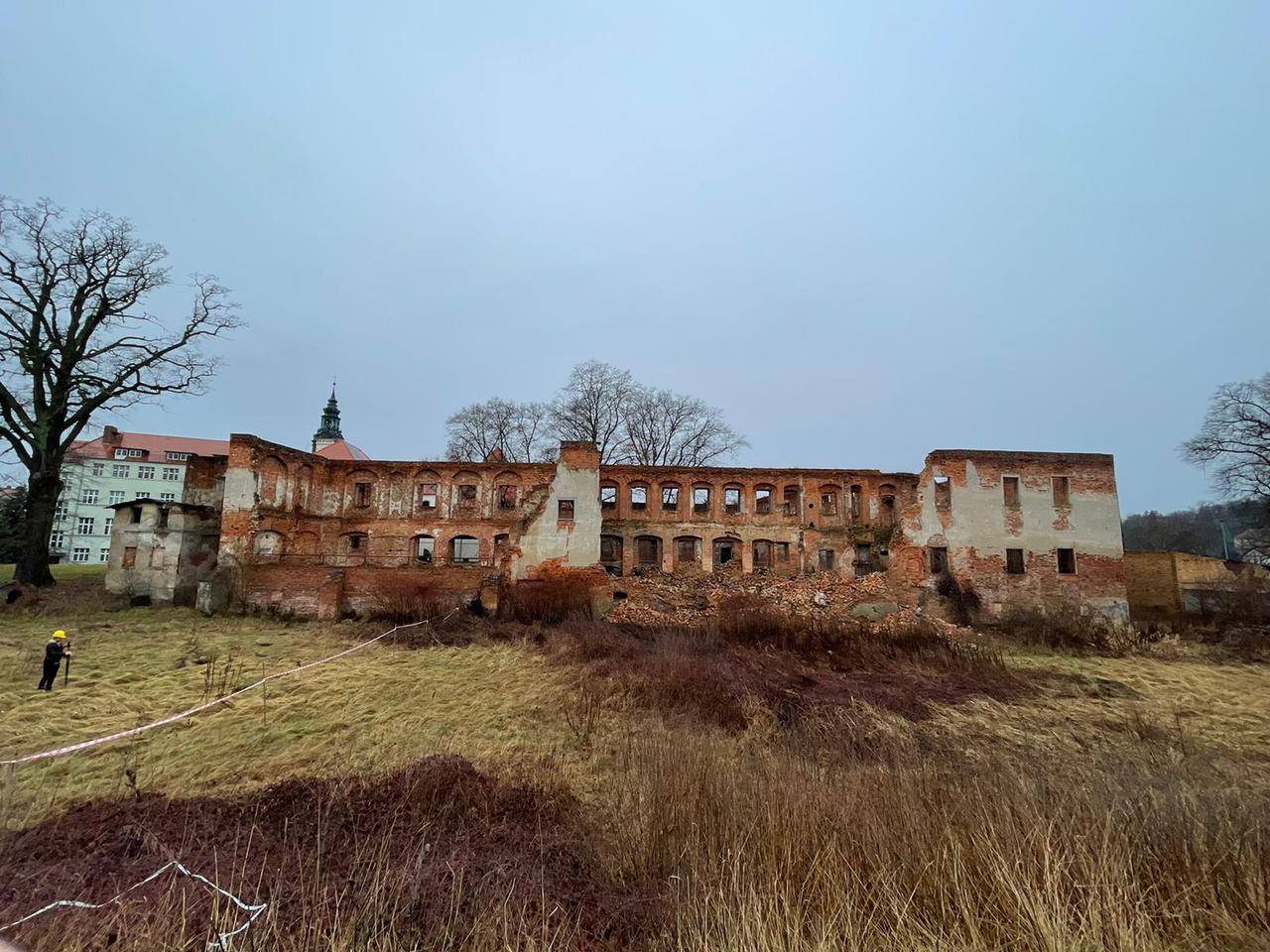 Runęła wschodnia ściana zamku w Krośnie Odrzańskim