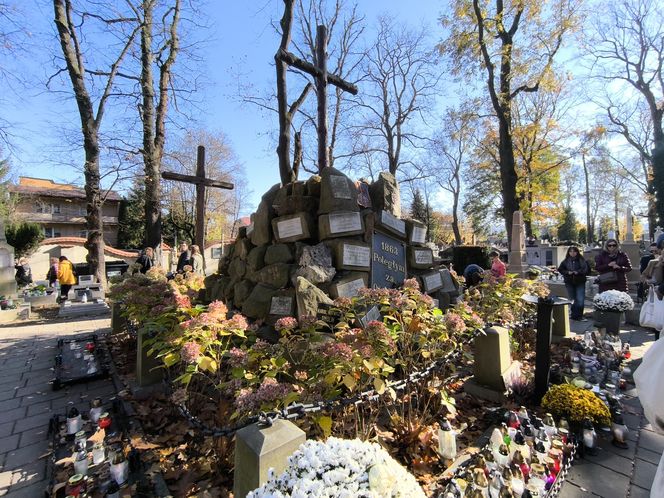 Słoneczna pogoda sprzyjała. 32. Kwesta Na Odnowę Zabytków Starego Cmentarza w Tarnowie