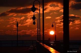 Wspaniały wschód słońca nad morzem! Te zdjęcia trzeba zobaczyć [GALERIA]