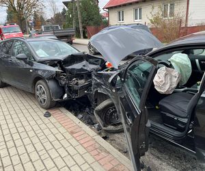 Cztery osoby poszkodowane i pięć rozbitych aut. Poranny karambol na ul. Braci Saków w Tarnowie 