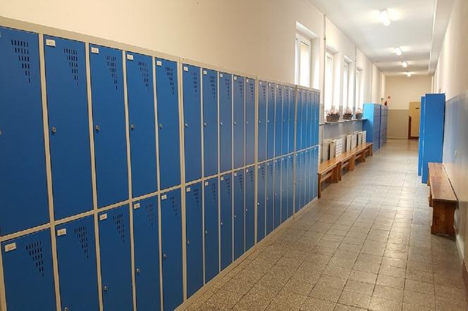 Nauczyciele zyskali, sprzątaczki i konserwatorzy stracili?