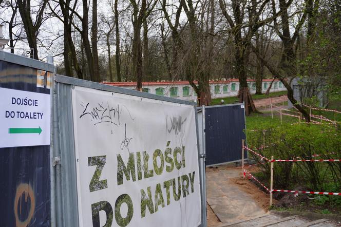 Remont parku Planty. Nie było dostępu do słynnej białostockiej toalety