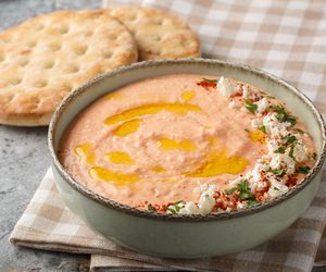 Przepis na tę kremową pastę przywiozłam z Grecji. Tirokafteri zachwyciła mnie smakiem i prostym przygotowaniem