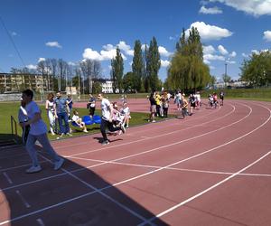 Zobacz uczestników maratonu charytatywnego zorganizowanego przez siedlecką Siedemnastkę