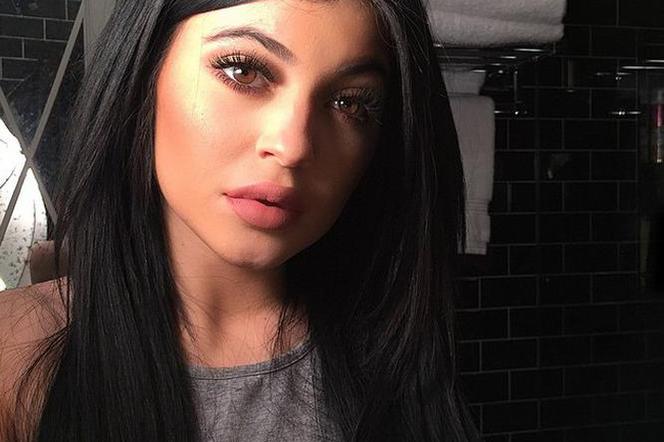 Kylie Jenner BEZ MAKIJAŻU! A może jednak lepiej wygląda Z...? ;) ZDJĘCIA