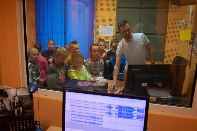 Recytowali i śpiewali. Dzieci z gminy Uchanie odwiedziły Radio ESKA Lublin