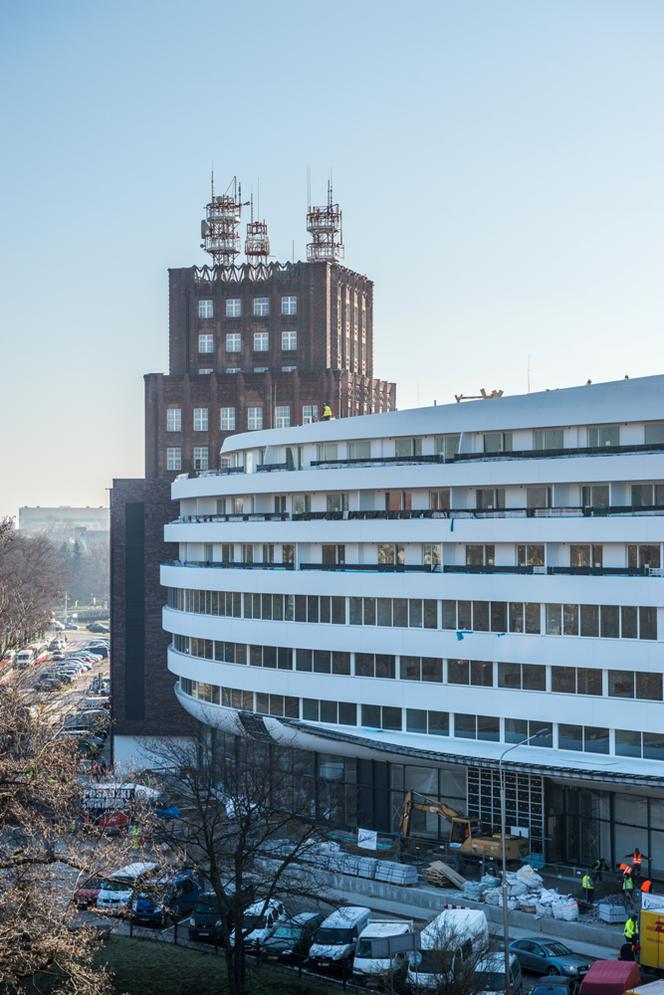 Układanie chodników w sąsiedztwie OVO Wrocław