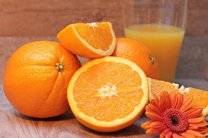 Najsłodsze pomarańcze mają cytrusowy zapach. Bezzapachowe są suche.