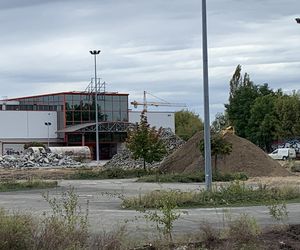 W Dąbrowie Górniczej wyburzają hipermarket Auchan. Powstanie nowy park handlowy