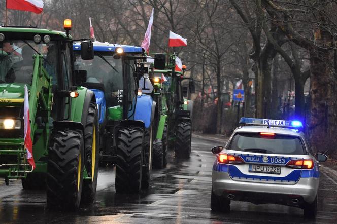 Protest rolników 2024. Ciągniki rolników blokują wjazdy do Poznania