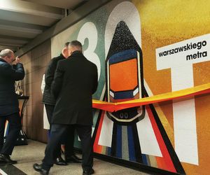 30 lat metra w Warszawie. Odsłonięcie mozaiki
