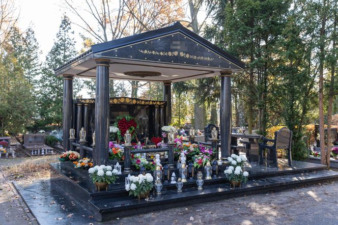 Tego grobu nikt się nie spodziewał! Zadaszenie, stół i krzesła na cmentarzu w Poznaniu