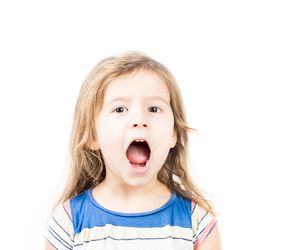 Echolalia: rodzaje i przyczyny. Jak leczyć echolalię?