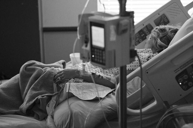 Szpital w Bełchatowie zapełnia się chorymi na COVID-19. Do odwołania wstrzymano porody rodzinne