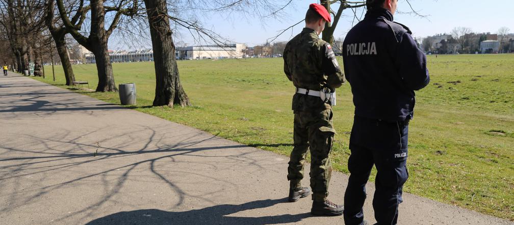 Policja i wojsko na ulicach Krakowa