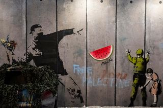 Banksy w Warszawie. Gdzie i kiedy będzie można obejrzeć prace najbardziej tajemniczego artysty? 