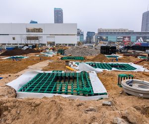 Trwa przebudowa części dawnego Placu Defilad w plac Centralny