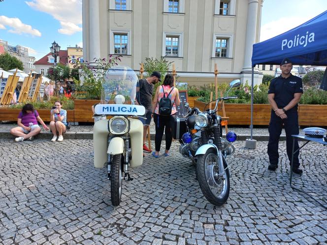 Policjanci świętowali na Rynku w Lesznie. Był uroczysty apel i piknik