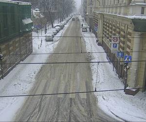 Zima nie odpuszcza. Trudne warunki na łódzkich drogach