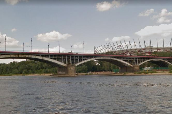 Horror nad Wisłą. 18-latek runął z mostu Poniatowskiego! Wpadł prosto do rzeki