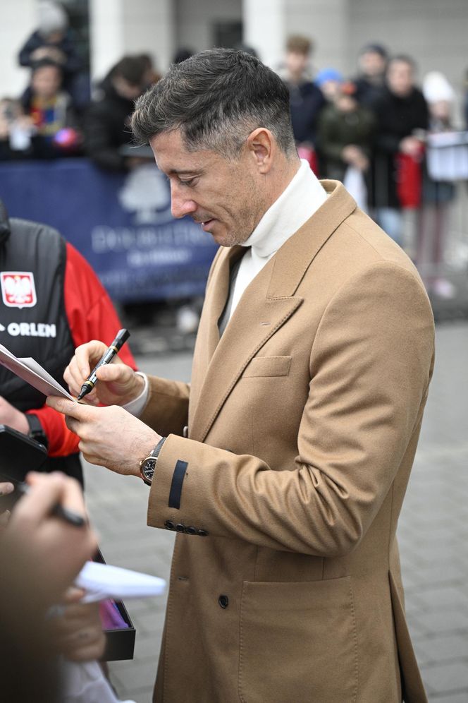 Robert Lewandowski z zegarkiem wartym kawalerkę przyjechał na kadrę! Na ręce miał prawdziwą fortunę