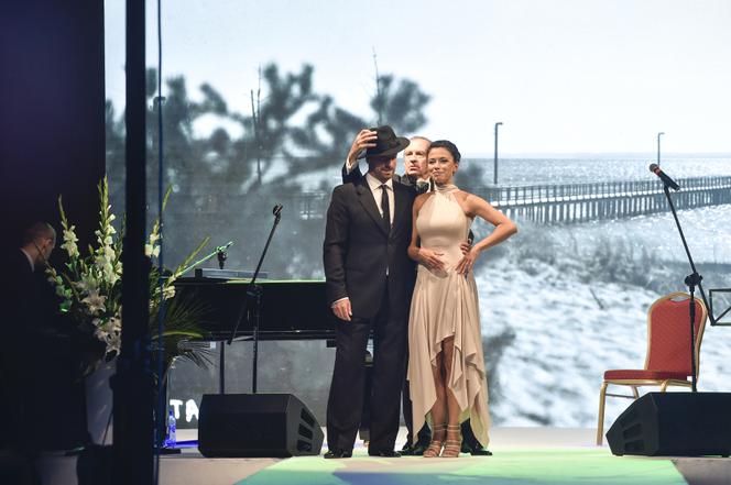 Anna Iberszer i Piotr Woźniak tańczą tango na 90-leciu Juraty i pokazie Doroty Goldpoint