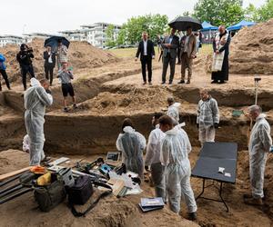 Makabryczne odkrycie w Chojnicach! Odnaleziono szczątki ponad stu osób
