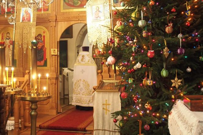 Świąteczne wnętrze cerkwi Parafii Prawosławnej św. Marii Magdaleny w Elblągu