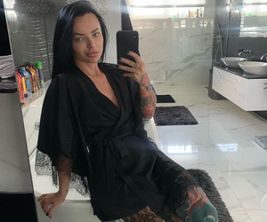 Kamila Wybrańczyk topless pochwaliła się kolejnym tatuażem. Ukochana Artura Szpilki z niczym się nie kryła