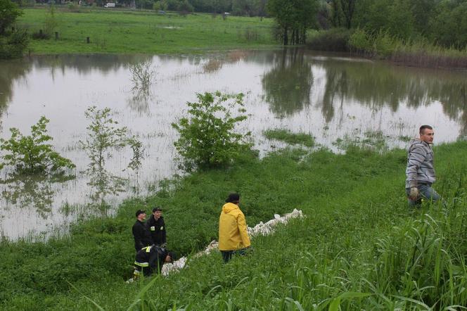 Wielka woda wdzierała się do domów. 14 lat temu Kraków i Małopolska walczyły z powodzią