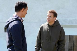 Barwy szczęścia, odcinek 3127: Łukasz ostrzeże Mariusza przed młodym Szymańskim! Nie zazna spokoju po wyjściu z aresztu