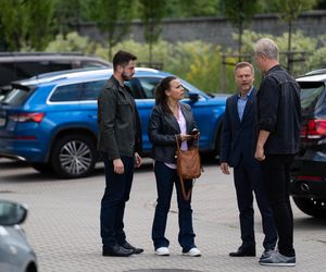 M jak miłość odc. 1892. Magda (Anna Mucha), Andrzej Budzyński (Krystian Wieczorek), Aspirant Przewrocki (Remigiusz Jankowski)