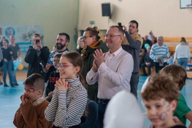 Na imprezie Babcie i Dziadkowie z Łukowa i okolic bawili się wspólnie ze swoimi dziećmi i wnuczętami