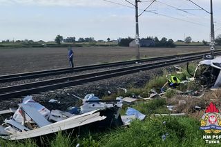 Tragiczny wypadek kampera na przejeździe kolejowym w Gronówku