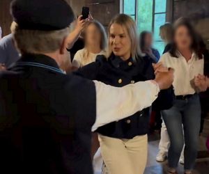 Porwał Martę Nawrocką do tańca 